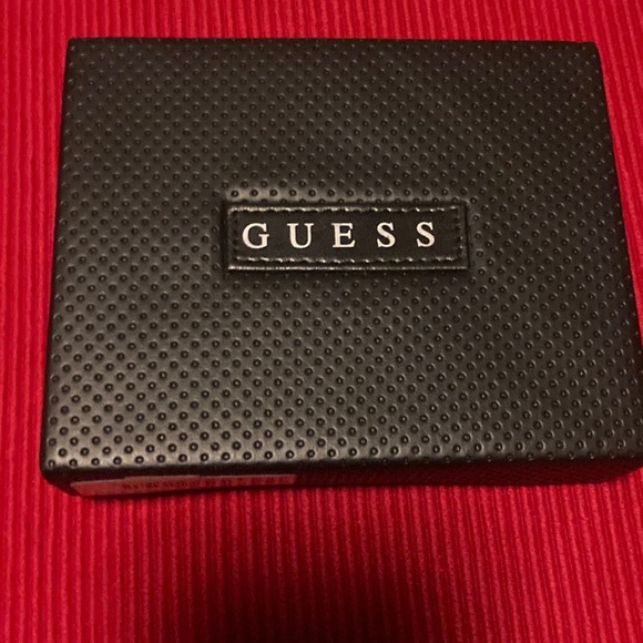 Guess black embossed leather billfold/NIB - Picture 8 of 8